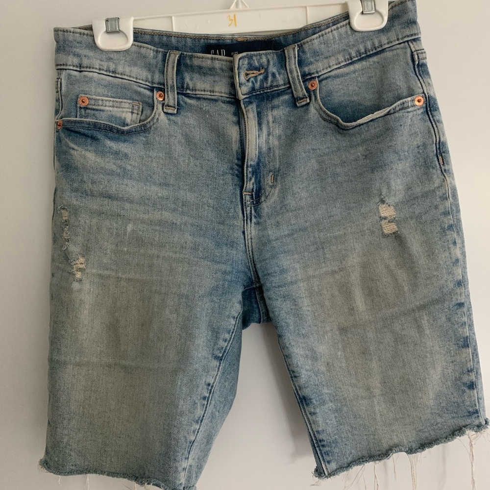 GAP Women’s Faded Blue Jean Shorts, size 25